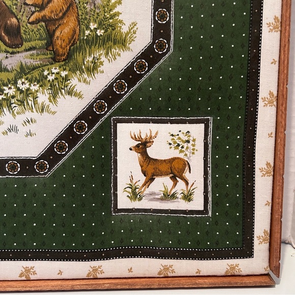 Brown bear fabric print in a 16.5x16.5 inches wood frame - Picture 6 of 7